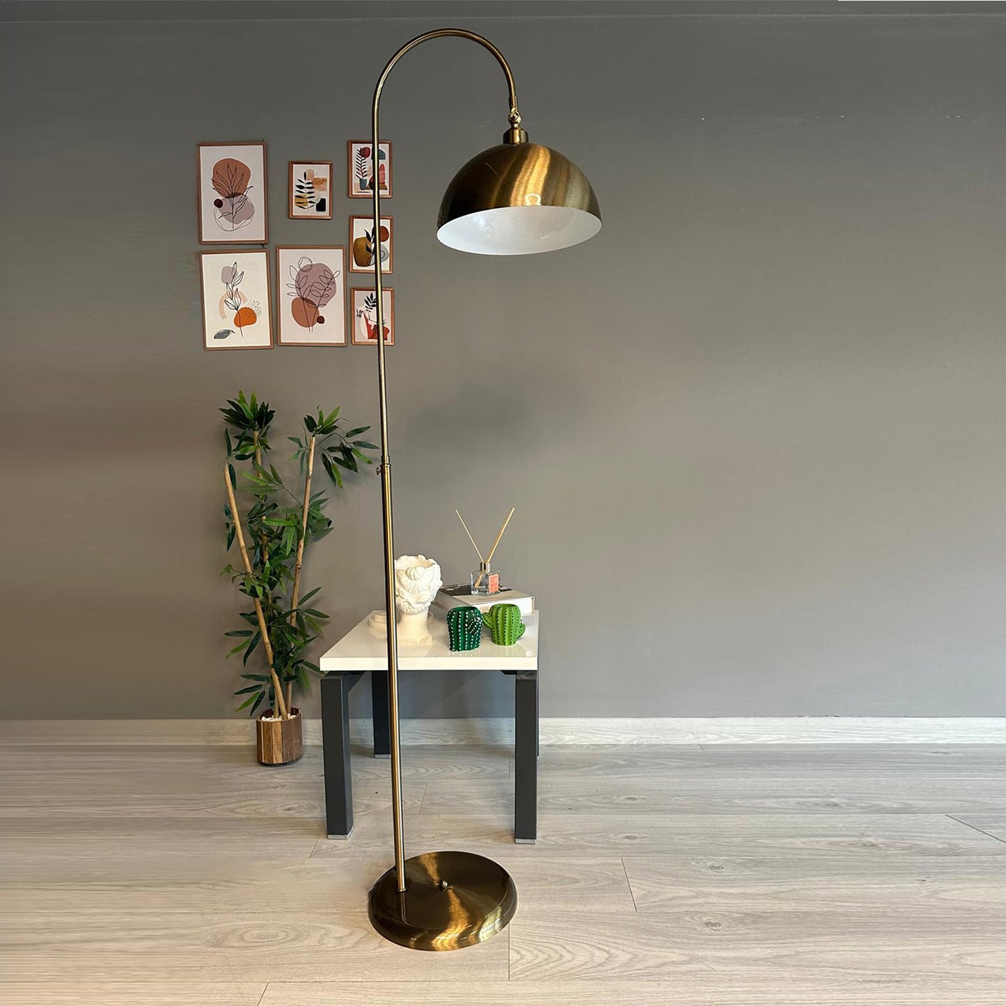 Stehlampe Moderne Stehlampe aus Metall mit E27, verstellbarer Lampenschirm