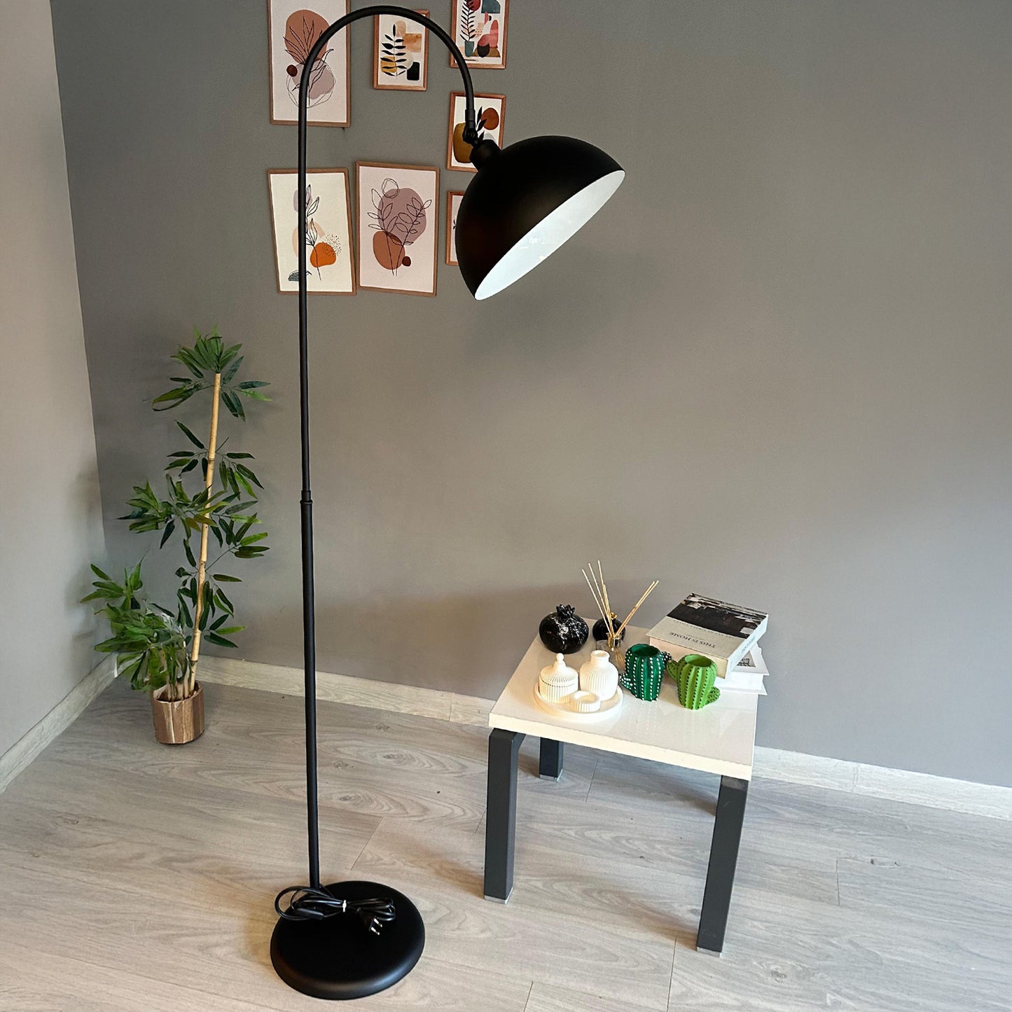 Stehlampe Moderne Stehlampe aus Metall mit E27, verstellbarer Lampenschirm