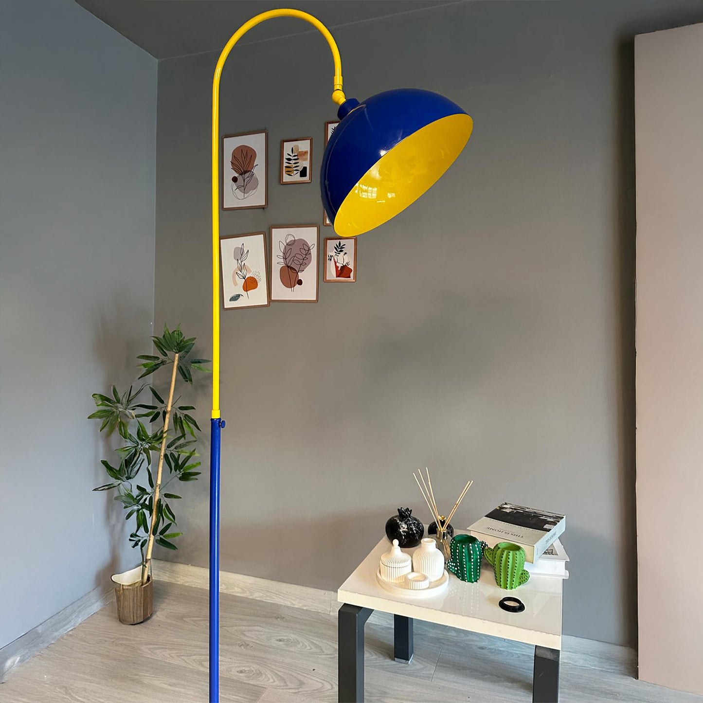 Stehlampe Moderne Stehlampe aus Metall mit E27, verstellbarer Lampenschirm