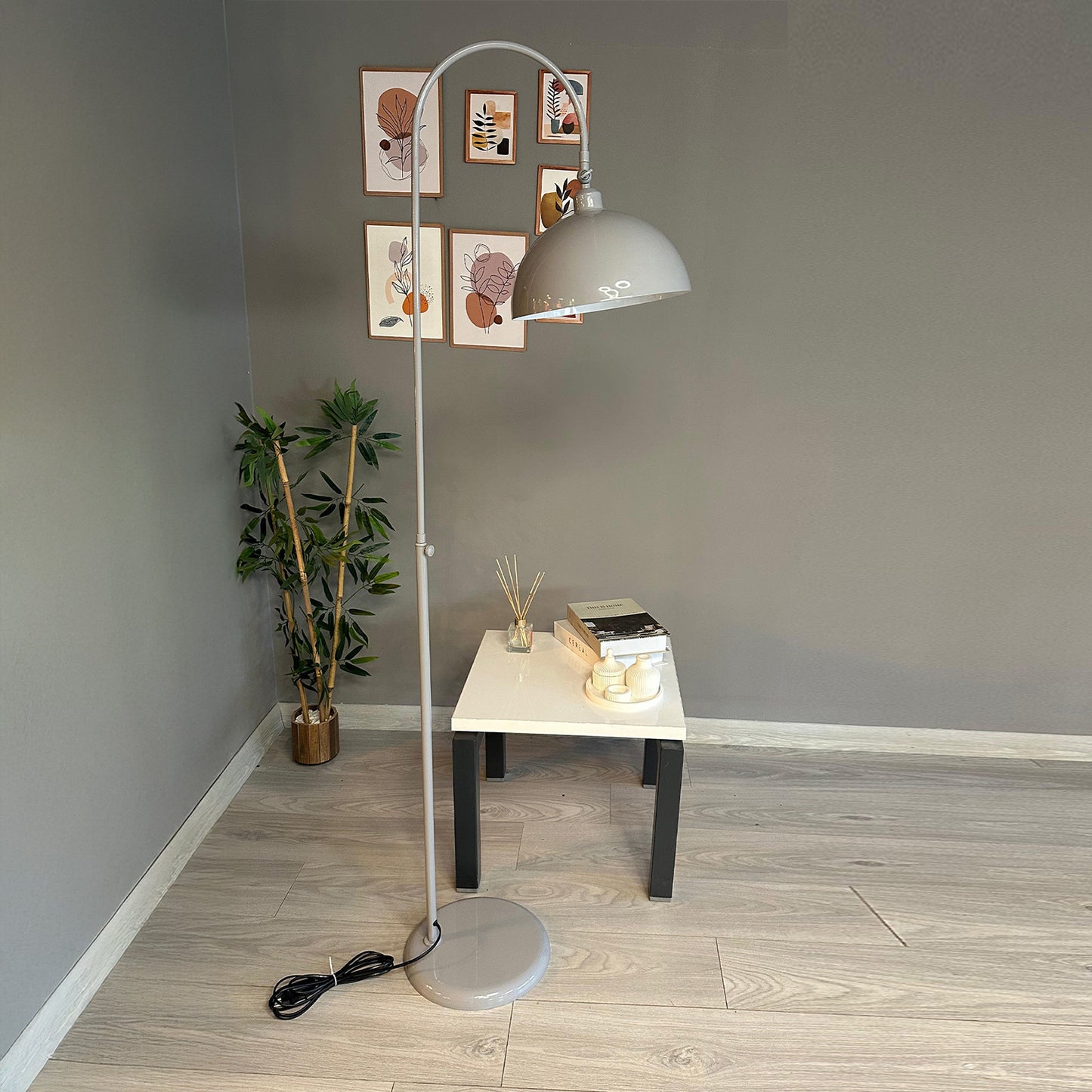 Stehlampe Moderne Stehlampe aus Metall mit E27, verstellbarer Lampenschirm