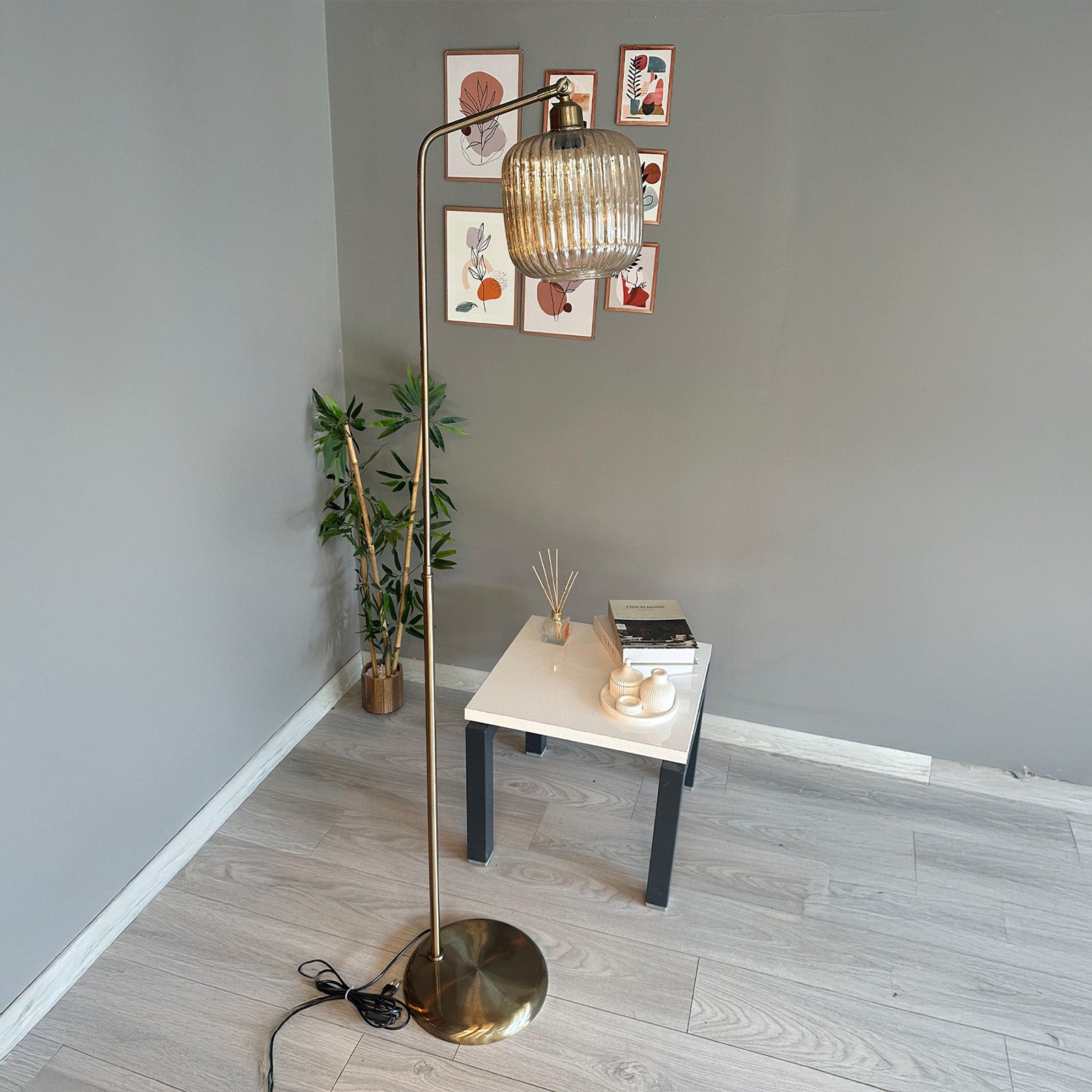 Honigfarbene Glas-Stehlampe