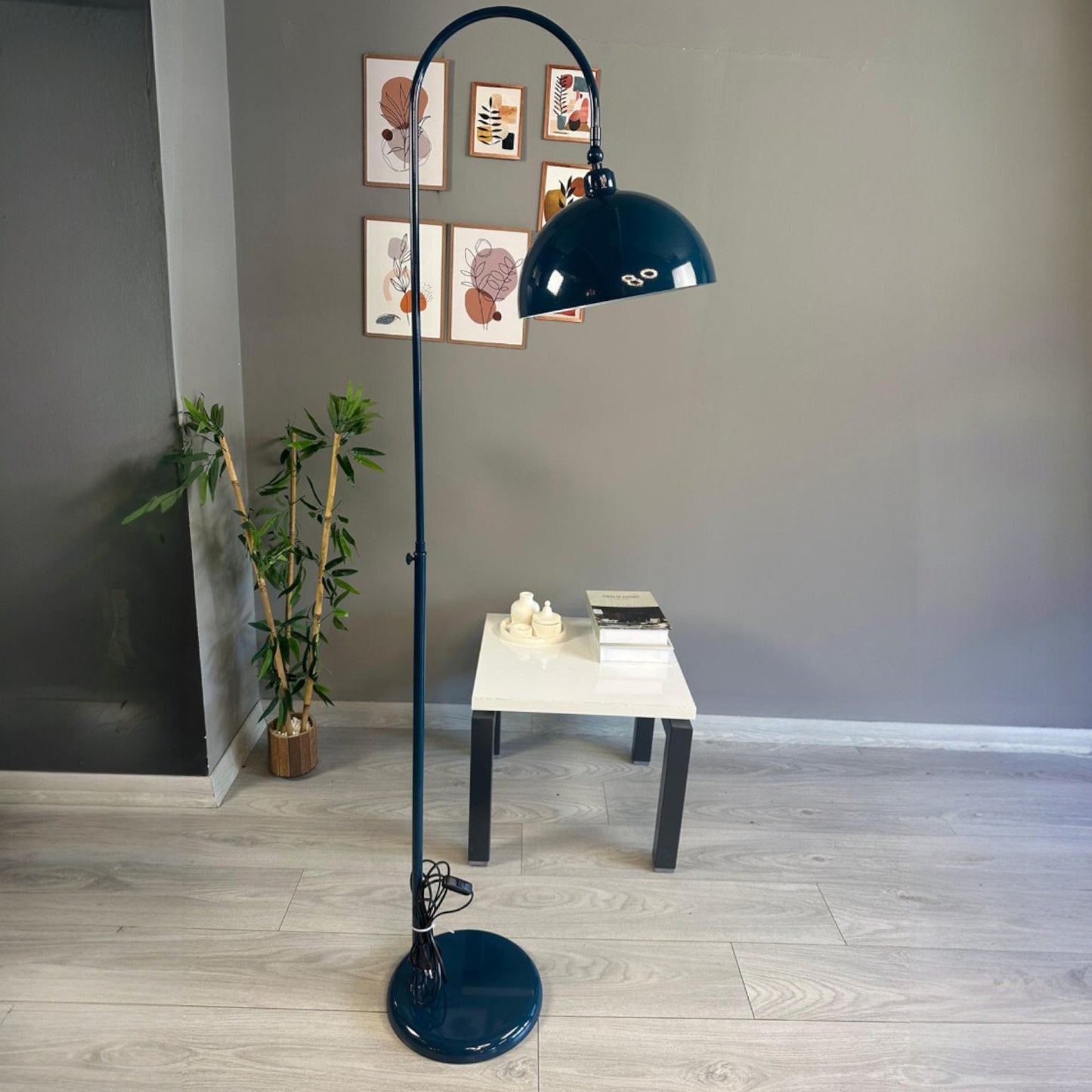 Stehlampe Moderne Stehlampe aus Metall mit E27, verstellbarer Lampenschirm