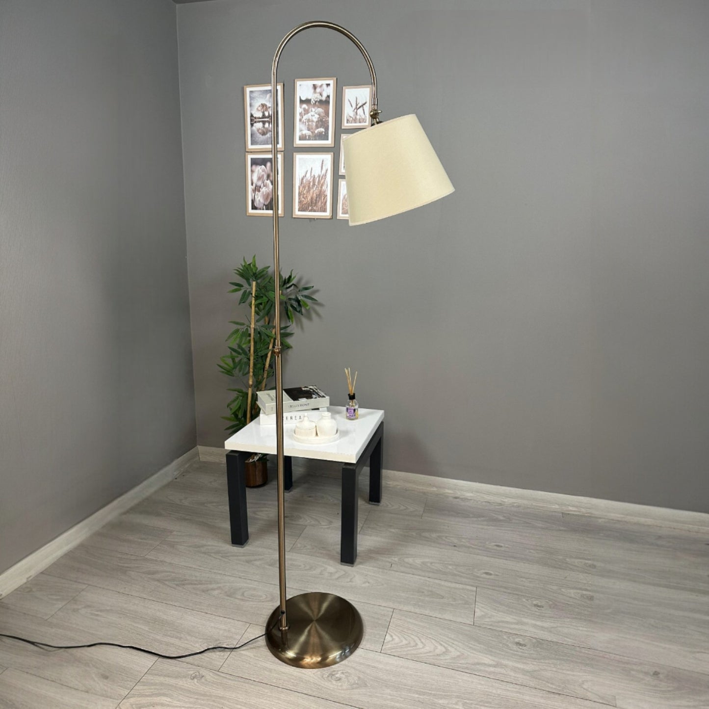Stehlampe UCotella Bewegender Ufo Kopf Moderne Dekorative Metall Stehlampe