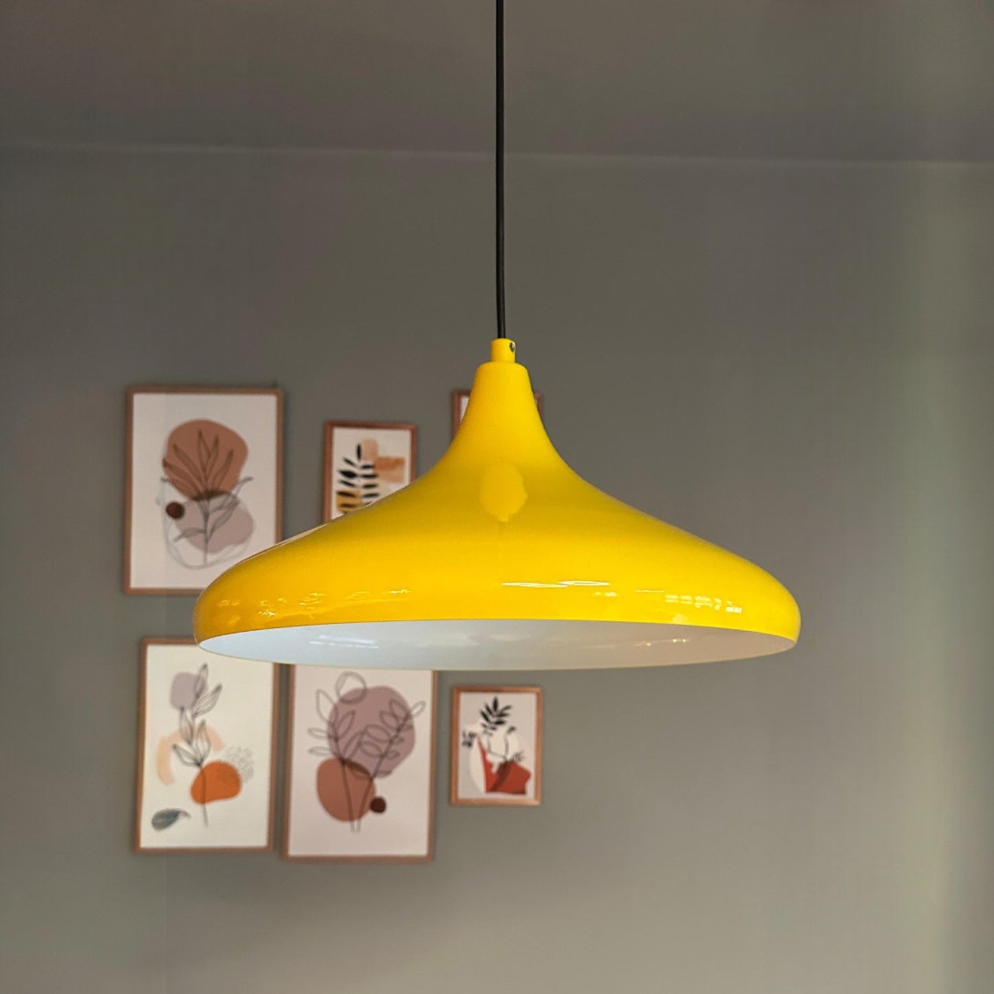Lampada a sospensione in metallo