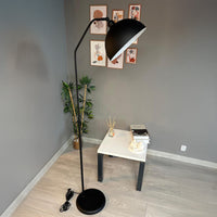 Stehlampe mit beweglichem Kopf Moderne dekorative Stehlampe aus Metall