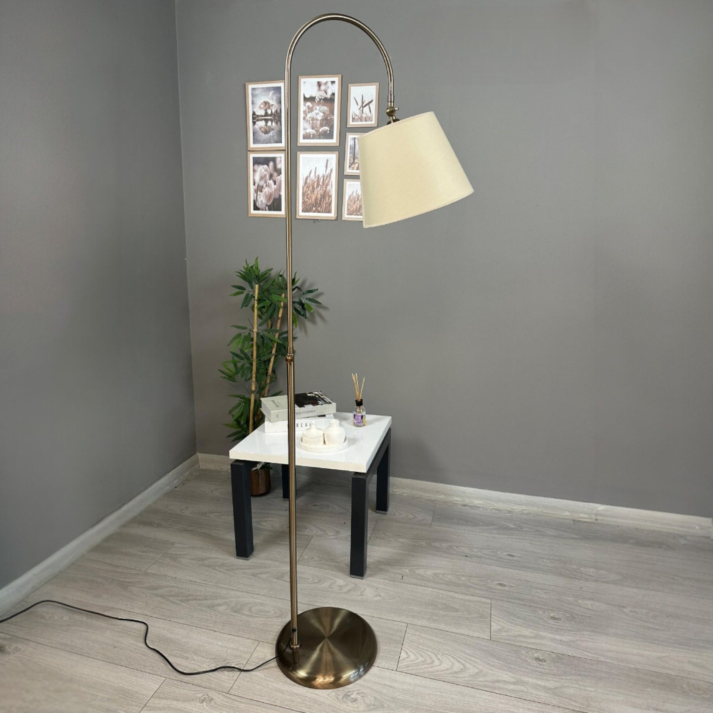 Stehlampe UCotella Bewegender Ufo Kopf Moderne Dekorative Metall Stehlampe
