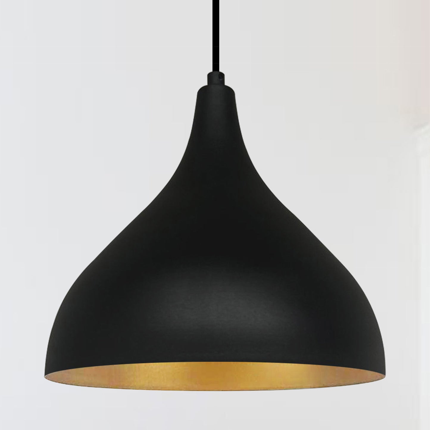 Lampe suspendue en métal noir