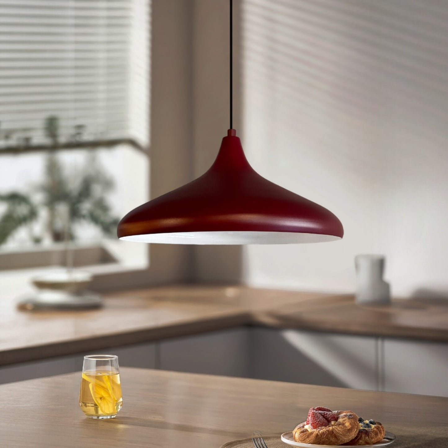 Lampada a sospensione in metallo